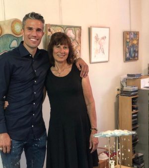 Robin van Persie Instagram - Lovely to catch up and see your great creations, mom 😁❤️ Happy to see you have always followed your passions, I’ll forever be a proud son!
