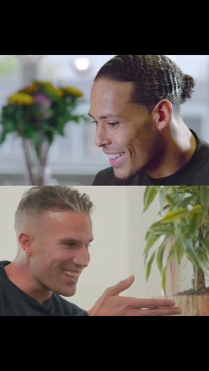 Robin van Persie Instagram - VVD 🤝 RVP 🇳🇱
 
An honour to share this special edition #FIFA23 #FIFAWorldCup cover with a legend 🔥