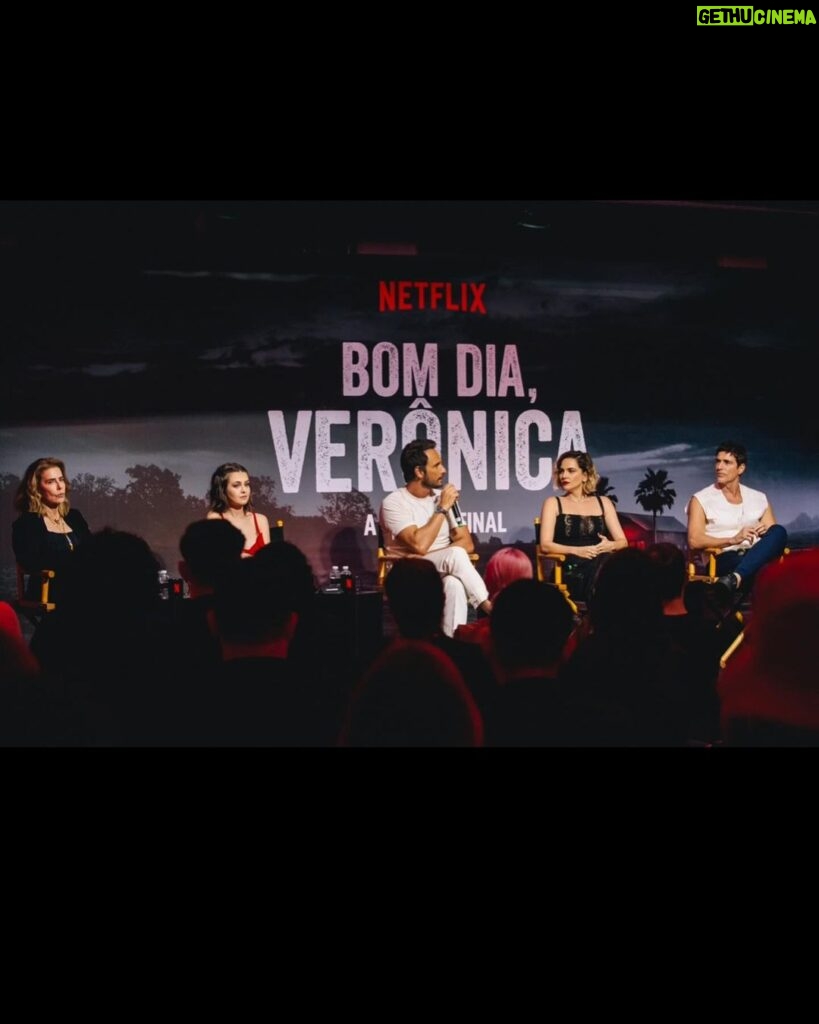 Rodrigo Santoro Instagram - Ontem foi dia de reencontrar os amigos e falar de #BomDiaVerônica. O grand finale estreia na @netflixbrasil agora no dia 14 de fevereiro. Te vejo em casa 📺
