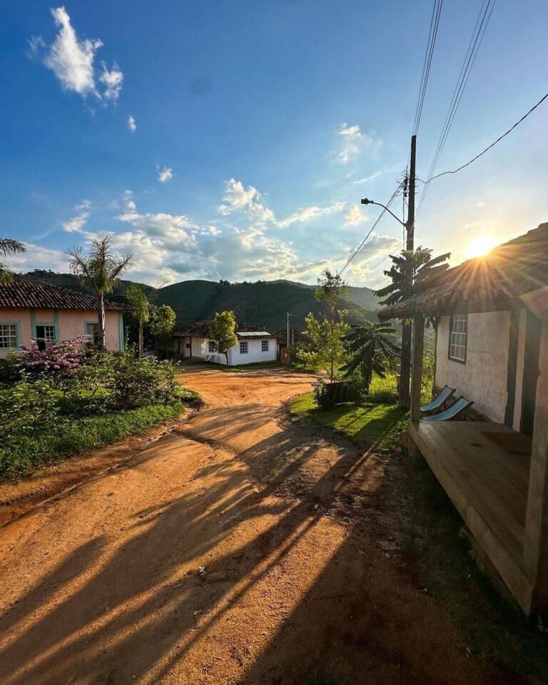 Rodrigo Santoro Instagram - Redescobrindo as belezas de Ibitipoca com o auxílio do olhar sensível do @ibitiprojeto🌻 Mais um lugar lindo desse nosso Brasil.