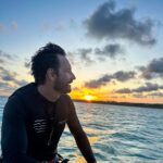 Rodrigo Santoro Instagram - Nossa aventura pelas águas cristalinas de Maragogi, uma das maravilhas do Brasil 💚 Muito obrigado, Kiti e Marcelo, pela acolhida tão carinhosa. As lembranças do mergulho na região vão acompanhar a gente pela vida.