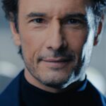Rodrigo Santoro Instagram - Finalmente posso contar pra vocês essa notícia incrível: chegou o TIM Black com Apple One, o primeiro plano do Brasil com os seus favoritos juntos - e você ainda pode aproveitar uma oferta exclusiva no iPhone 14. Foi um prazer pra mim fazer parte dessa estreia de uma forma tão especial. Vocês estão prontos para conhecer a minha versão TIM Black?🕺🏻#TIMBlackComAppleOne #publicidade