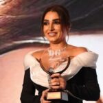 Rogena Instagram - الحمد والشكر لله 🙏 جائزة التميز فى مهرجان Dear Guest 2023 عن دورى فى مسلسل #ستهم رمضان 2023 Styled by @saeedramzi Dress @fouadsarkisofficial Make up @lopna_hrrouss @alsagheersalons Hair @minasaeedhairstylist Jewelry @glamour.jewellery Suit @concrete_official @ashrafzakyoffical ❤️