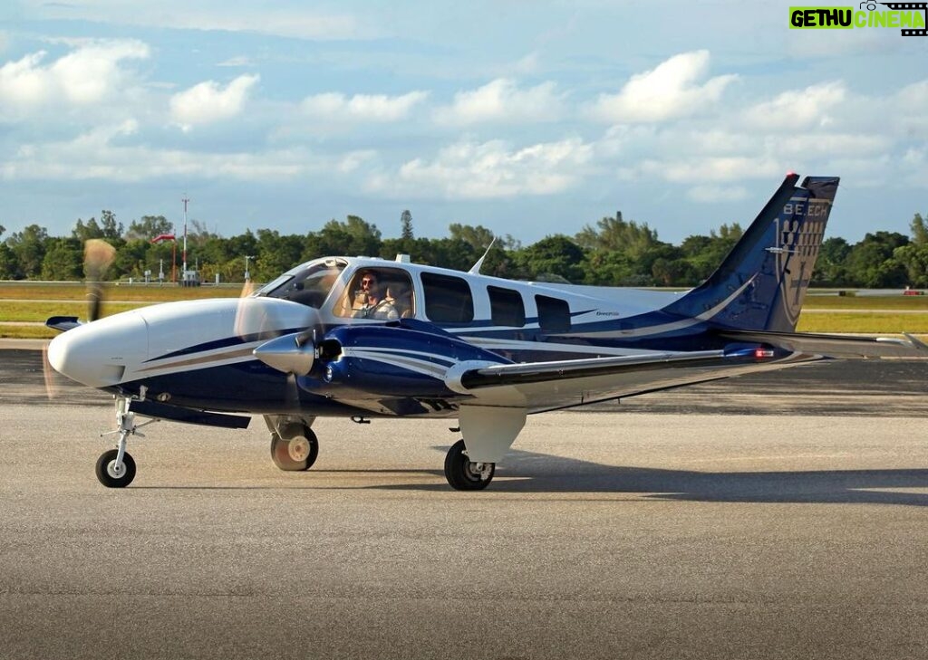 Romain Grosjean Instagram - Commercial multi engine license ✅ More flying everywhere to come #captainphoenix Miami, Florida