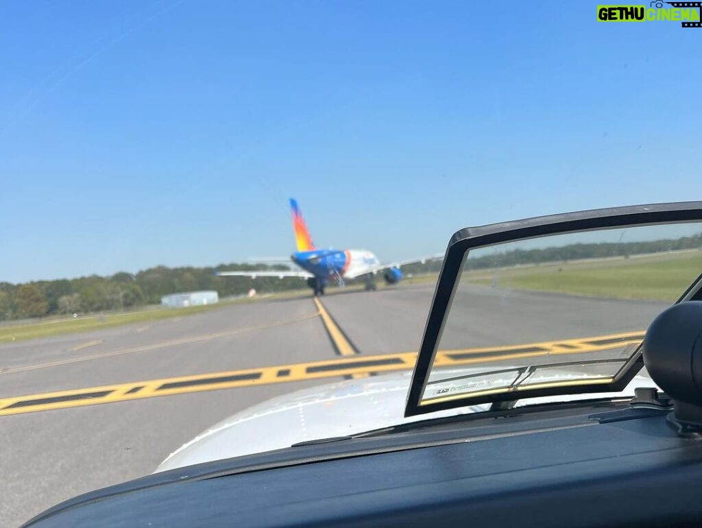 Romain Grosjean Instagram - Miami - Austin / Phoenix airline 👨‍✈️ A day in the sky fighting head wind (up to 35kt), avoiding a small storm cell, fueling in Baton Rouge and overflying Houston airport before reaching Austin. Another 7h of experience in the sky. #flying #sky #travel Austin, Texas