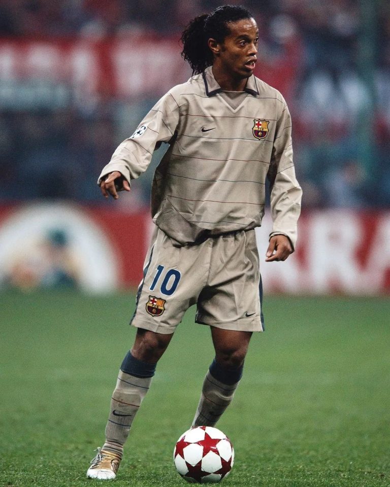 Ronaldinho Instagram - #TBT Culer!!! Sempre Barça 🔵🔴🤙🏾