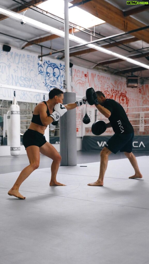 Rose Namajunas Instagram - Another day at the VA 🌹 @rosenamajunas getting in a few rounds with @parilloboxing at HQ 🖤🔥 @rvca #balanceofopposites #rvcasport