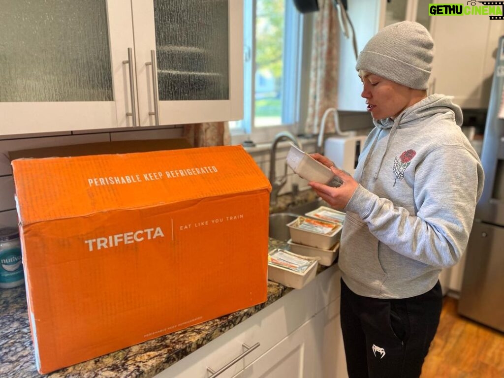 Rose Namajunas Instagram - @trifecta came in just in time for lunch! 🥳