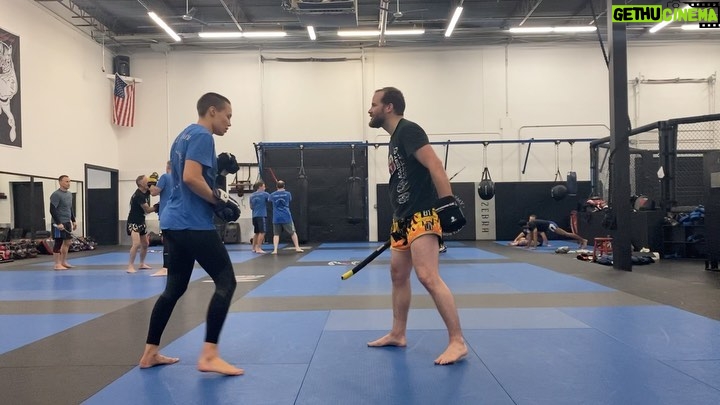 Rose Namajunas Instagram - Got back to some escrima was good therapy for the joints 🤗