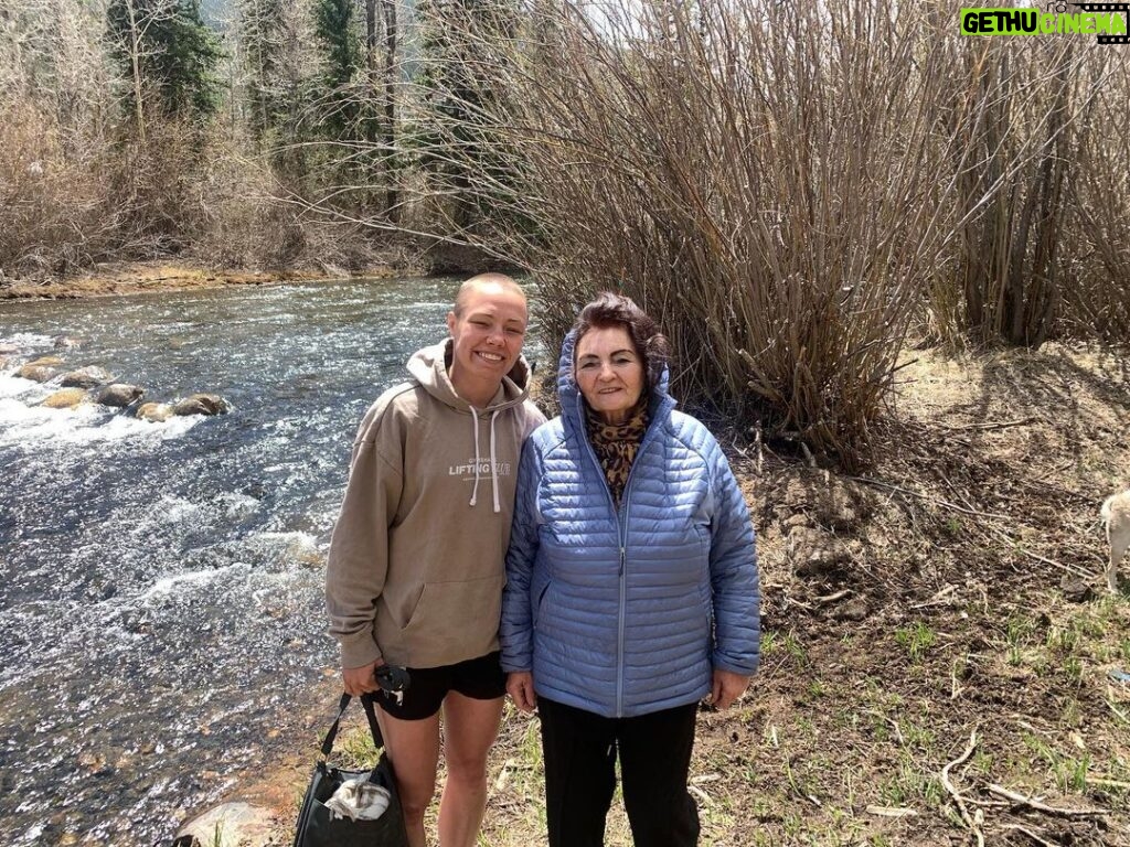 Rose Namajunas Instagram - Yesterday was Lithuanian Mother’s Day! Esu labai dėkinga savo močiutei, be jos negalėčiau kalbėti lietuviškai!