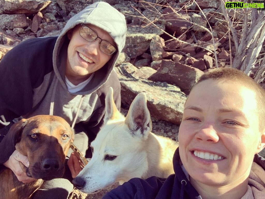 Rose Namajunas Instagram - I love when Colorado has these beautiful days in the middle of the winter u can go hiking to the top of a mountain with the best brother in the world! @nojus.namajunas #forgetthehaters #forgettheidiots 🙌💪💕