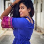 Roshini Haripriyan Instagram - காற்றிலே ஆடும் காகிதம் நான்… 🤍 #roshniharipriyan #roshni