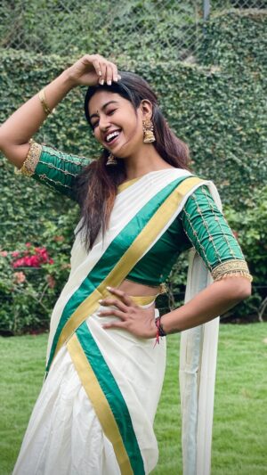 Roshini Haripriyan Instagram - Never ending love for traditional outfits ♥️

Outfit from @usabridalstudio 

#cookwithcomali #cookwithcomali3 #roshni #roshniharipriyan