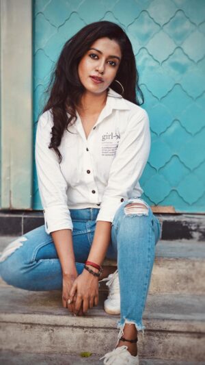 Roshini Haripriyan Instagram - Not so perfect ♥️ I love being myself. 

Outfit @thestitches.in 

#cookwithcomali3 #roshni #roshniharipriyan