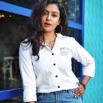 Roshini Haripriyan Instagram - Girl boss 🤍 Outfit @thestitches.in #cookwithcomali3 #cookwithcomali #roshni #roshniharipriyan