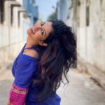 Roshini Haripriyan Instagram - காற்றிலே ஆடும் காகிதம் நான்… 🤍 #roshniharipriyan #roshni