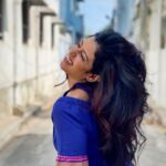 Roshini Haripriyan Instagram - காற்றிலே ஆடும் காகிதம் நான்… 🤍 #roshniharipriyan #roshni