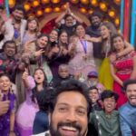 Roshini Haripriyan Instagram - What a wonderful journey ♥️♥️♥️ Learned a lot of things with this beautiful family. Earned amazing friendships in this set. Will definitely miss each and everyone ♥️🥰 Thank you for this wonderful opportunity @ravoofa.h.k ma’am and @parthiv.mani sir @mediamasons . 🤍🤍🤍 #cookwithcomali3 #roshni #roshniharipriyan