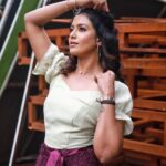 Roshini Haripriyan Instagram - 🤍🤍🤍🤍 Styled by @paviiiee_08 Outfit @abinayadesignerstore Photography @sat_narain #cookwithcomali #roshniharipriyan #roshni