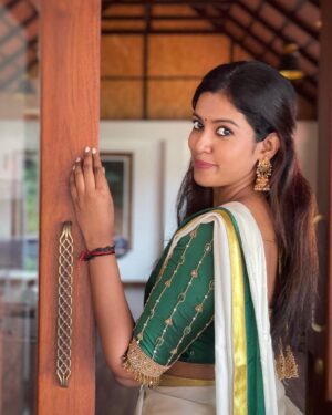 Roshini Haripriyan Instagram - Never ending love for traditional outfits ♥️

Outfit from @usabridalstudio 

#cookwithcomali #cookwithcomali3 #roshni #roshniharipriyan