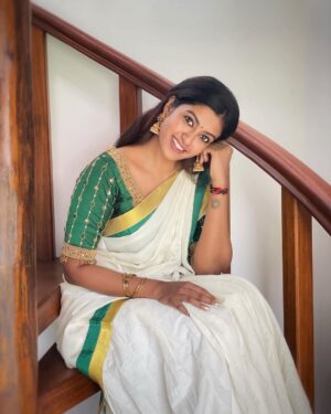 Roshini Haripriyan Instagram - Never ending love for traditional outfits ♥️

Outfit from @usabridalstudio 

#cookwithcomali #cookwithcomali3 #roshni #roshniharipriyan
