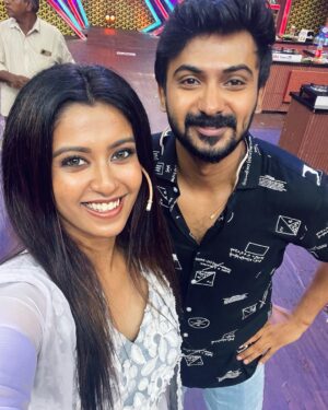 Roshini Haripriyan Instagram - Truly a remarkable day it was. Got to meet one of my fav inspiration
@sivakarthikeyan sir 🤍

@priyankaamohanofficial such a down to earth person you are ♥️

 And 😘😘 to the happy faces .
@sakthii___ @shrutika_arjun @darshan_offl @vidyuraman @abhirami_official @bharathkrajeshofficial @kuraishi_the_entertainer @rakshan_vj @actormuthukumar 

Outfit @labelswarupa 
Jewlery @original_narayanapearls 

#roshniharipriyan #roshni #cookwithcomali3