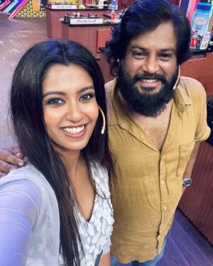 Roshini Haripriyan Instagram - Truly a remarkable day it was. Got to meet one of my fav inspiration
@sivakarthikeyan sir 🤍

@priyankaamohanofficial such a down to earth person you are ♥️

 And 😘😘 to the happy faces .
@sakthii___ @shrutika_arjun @darshan_offl @vidyuraman @abhirami_official @bharathkrajeshofficial @kuraishi_the_entertainer @rakshan_vj @actormuthukumar 

Outfit @labelswarupa 
Jewlery @original_narayanapearls 

#roshniharipriyan #roshni #cookwithcomali3