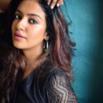 Roshini Haripriyan Instagram - Black 🖤 #selfportrait #cookwithcomali3 #roshiniharipriyan #roshni #black Chennai, India