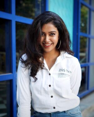 Roshini Haripriyan Instagram - Girl boss 🤍

Outfit @thestitches.in 

#cookwithcomali3 #cookwithcomali #roshni #roshniharipriyan