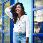 Roshini Haripriyan Instagram - Girl boss 🤍 Outfit @thestitches.in #cookwithcomali3 #cookwithcomali #roshni #roshniharipriyan