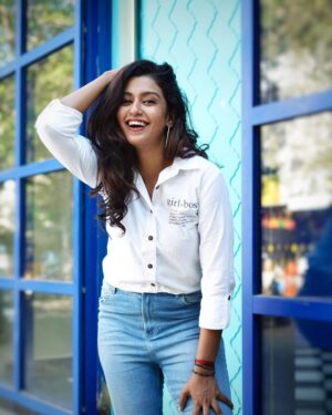 Roshini Haripriyan Instagram - Girl boss 🤍

Outfit @thestitches.in 

#cookwithcomali3 #cookwithcomali #roshni #roshniharipriyan