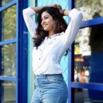 Roshini Haripriyan Instagram - Girl boss 🤍 Outfit @thestitches.in #cookwithcomali3 #cookwithcomali #roshni #roshniharipriyan