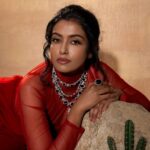 Roshini Haripriyan Instagram - Like a blazing ember, red whispers tales of ardor, courage, and the pulsating rhythm of life’s vibrant journey. ♥️ Photographer @photosbymandee Mua @noormakeup_mehndi Stying @joshua_maxwel1 Jewelry @jewelhub_chennai Makeup assist @jeni_mehandi_7 Photography Team @bharathi_saminathan @views.of.vasanth @manikanda.e #happynewyear #roshniharipriyan