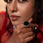 Roshini Haripriyan Instagram - Like a blazing ember, red whispers tales of ardor, courage, and the pulsating rhythm of life’s vibrant journey. ♥️ Photographer @photosbymandee Mua @noormakeup_mehndi Stying @joshua_maxwel1 Jewelry @jewelhub_chennai Makeup assist @jeni_mehandi_7 Photography Team @bharathi_saminathan @views.of.vasanth @manikanda.e #happynewyear #roshniharipriyan
