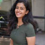 Roshini Haripriyan Instagram - A smile is the universal language of kindness, a silent expression that speaks volumes. #staykind #roshniharipriyan
