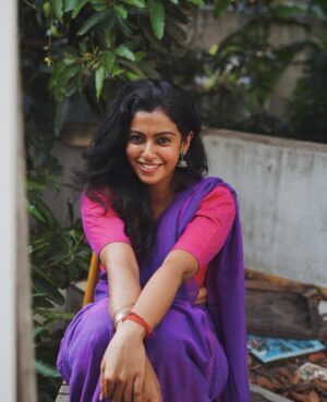 Roshini Haripriyan Instagram - Less perfection
more authenticity 
🤍

#roshniharipriyan #throwback #saree