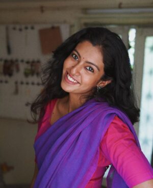 Roshini Haripriyan Instagram - Less perfection
more authenticity 
🤍

#roshniharipriyan #throwback #saree