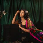 Roshini Haripriyan Instagram - All that glitters 🤍🖤 styled by: @ishwaryaalaguvel outfit: @stephinlalanofficial photographer: @murlee_photography makeup: @glittersbytabbu hairdo: @looks_abi_create Jewellery @fineshinejewels Photography team @vignesh_venkadesan @prathiwilliams89 studio space: @istills_studio #roshniharipriyan #black