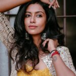 Roshini Haripriyan Instagram - 💛🌻 📷 @mickey__creations 👗 @deepoodesigners.in #roshniharipriyan #love #happy #reels