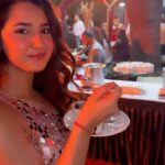 Roshni Walia Instagram - My love for desserts ♾️♾️♾️😜 . . . . #reels #instagram #explore #foryou #roshniwalia #dessert #foodie #trending 🔚