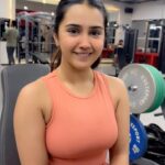 Roshni Walia Instagram - I don’t know about you but for me 52 kgs is heavy 🤪 for this machine Ps - ignore the haldi on my forehead . . . . #legsday #workout #gym #roshniwalia #explore #foryou 🔚