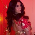 Roshni Walia Instagram - ❤️ . . . . #saree - @the_adhya_designer . . . #punjabi #slowmo #roshniwalia #explore #foryou #trending 🔚