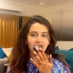 Roshni Walia Instagram - I just love eating cakes🥹🤪 Ps - @sunanda_ss I love the song !! . . . . #punjabi #reels #instagram #cake #sweet #funny #roshniwalia #sunandasharma #trending 🔚