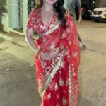 Roshni Walia Instagram - Viral hogayi toh maine Socha main bhi post kardeti hoon 🤪