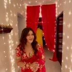 Roshni Walia Instagram - Happy Diwali wali party 🤪 . . . . . #roshniwalia #export #foryou #decor #diwali #foryou #trending 🔚