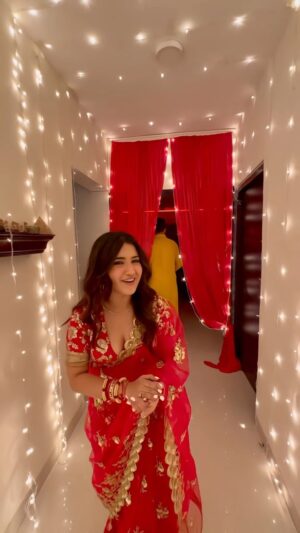 Roshni Walia Instagram - Happy Diwali wali party 🤪
.
.
.
.
.
#roshniwalia #export #foryou #decor #diwali #foryou #trending 🔚