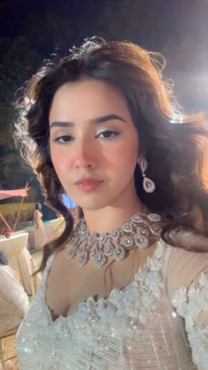 Roshni Walia Instagram - My answer of why I’m single 😁
.
.
.
.
.
#reels #roshniwalia #explore #foryou #cute #funny #trending 🔚