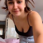 Roshni Walia Instagram - Cleaning is THERAPY 🧹 . . . . #explore #foryou #roshniwalia #cute #girl #housekeeping #trending #cleaning #therapy 🔚