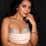 Roshni Walia Instagram - Admirin’ You 🤍 . . . Styled by - @rivashion Shot by - @zoominmomentsbyhardik 🤍🔚