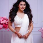 Roshni Walia Instagram - Just gotta call my self Mombattiye 🕯️ 🤍 . . . . . . #roshniwalia #white #saree #mombattiye #fashion #ootd 🔚 India